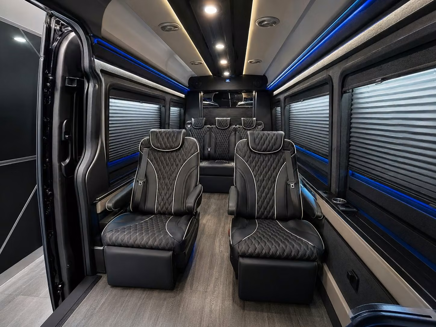 knoxvillecharterbus com makes it possible to arrange smoky mountain tourism group transfers from knoxville airport
